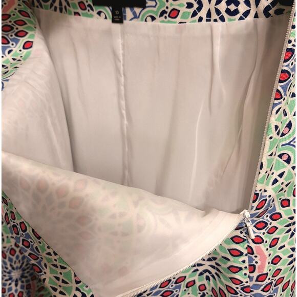 TALBOTS Women's Kaleidoscope Print Skirt. Side Zip. Lined. 19" Length. Size 10. - Picture 4 of 5